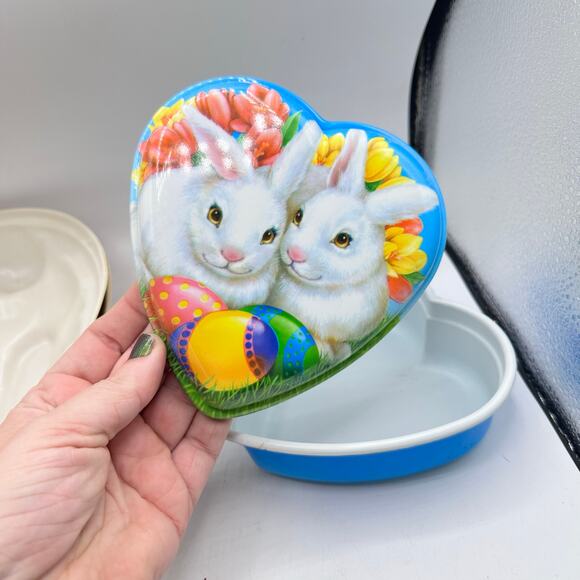 Vintage Plastic Easter Candy Containers set of 2 Bunny - Picture 11 of 15